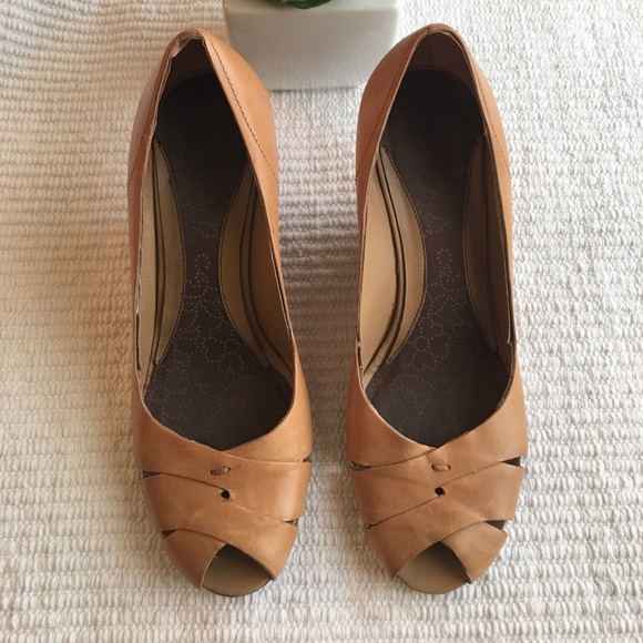 Kenneth Cole Tan Wedge Shoes - Brown Wedges - Picture 2 of 8